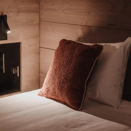 Des Cerisiers - Luxe Et Parking A Le Praz * كورشوفيل